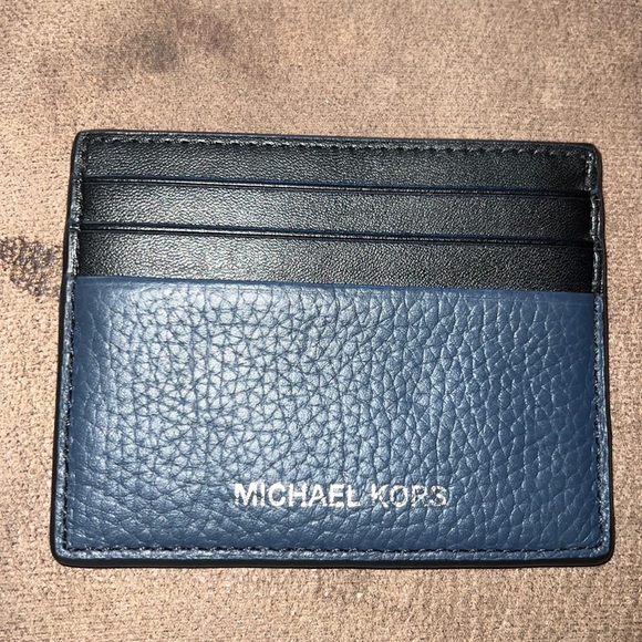 Michael Kors Handbags - 🚨SALE🚨 Wallet
